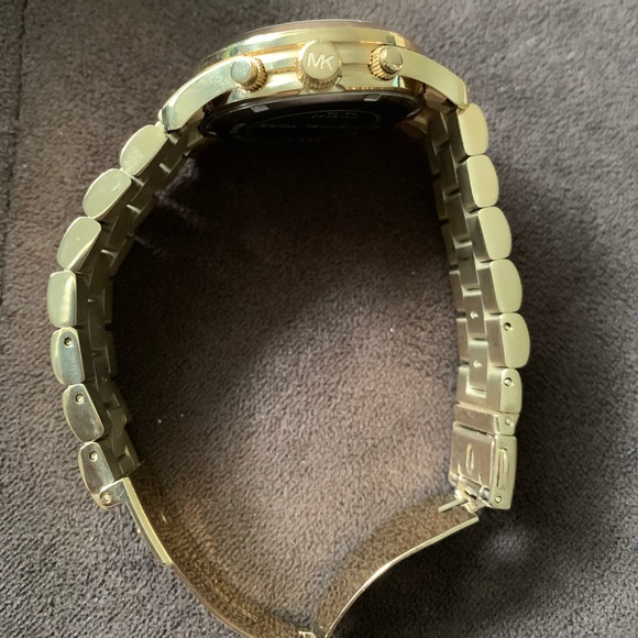 Gold Michael Kors Unisex Watch - Picture 5 of 7